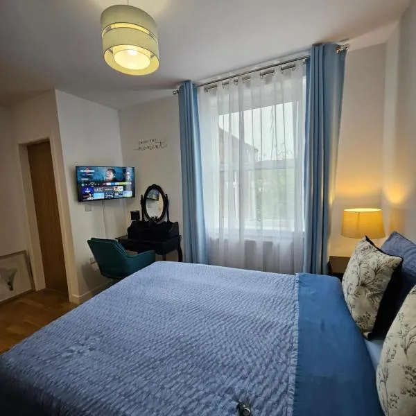 Central Chambers Suites - Suite 5, hotel in Leek