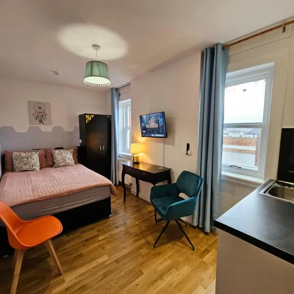 Central Chambers Suites - Suite 4, hotel v destinaci Leek