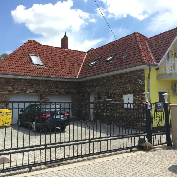 Csikós Apartman, hotel v destinácii Gyenesdiás