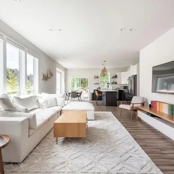 Comfy Family Home, Walkable Neighborhood + Patio!, hotel in Portland