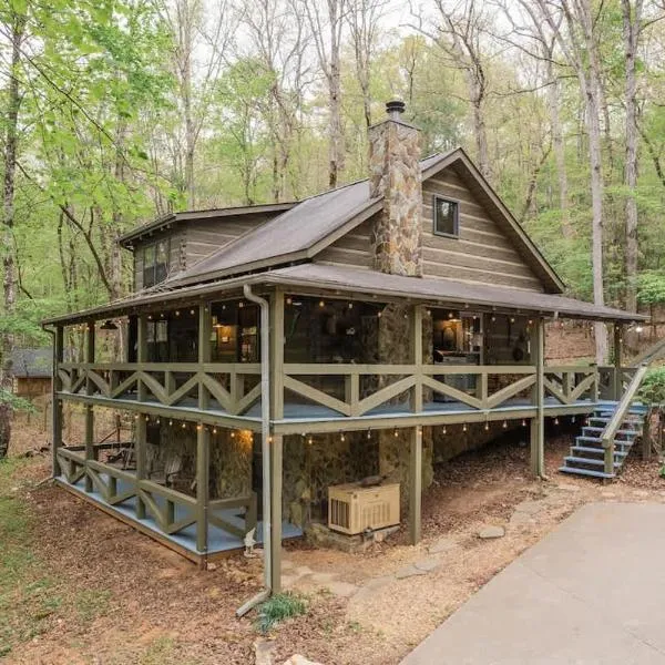 Modern Cabin with Luxury Gym, Firepit + Game Room!, hotel v destinaci Blue Ridge