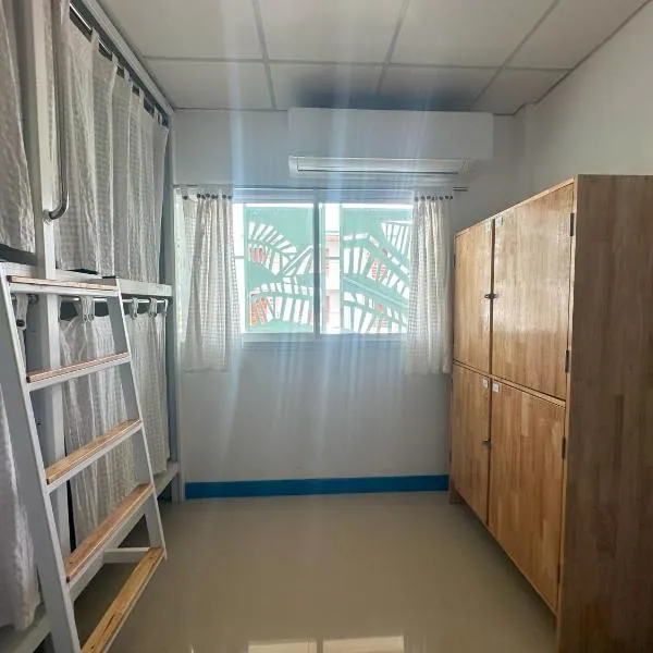 Blue Horizon Hostel By Blue Flow, hotel v destinaci Phi Phi Don
