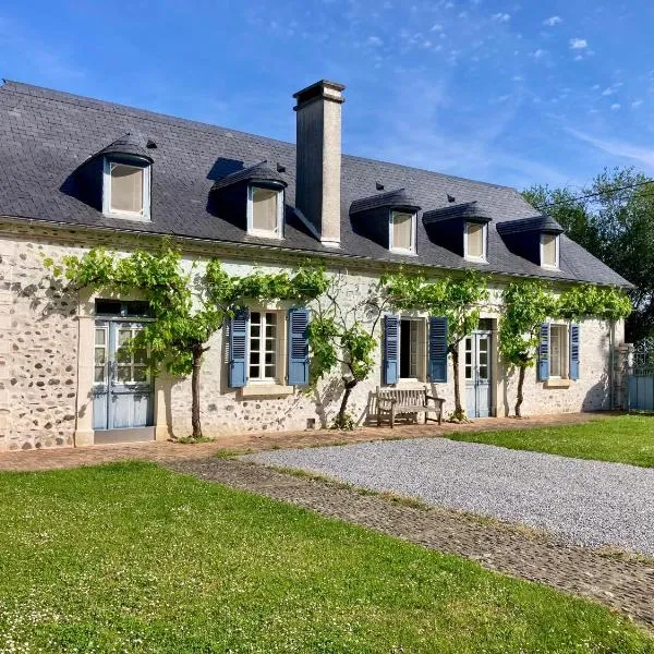 Cottage authentique et chaleureux entre Pau, Lourdes et les Pyrénées pour 7 personnes, hotel en Nousty