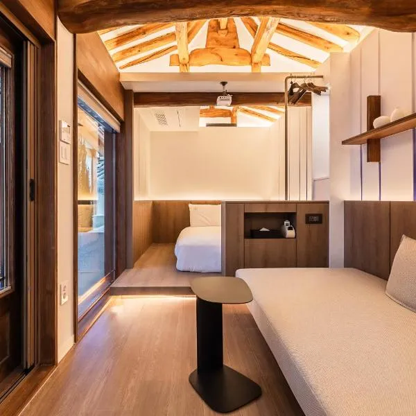 Luxury Hanok Stay Blue Dot, hotel v Soulu