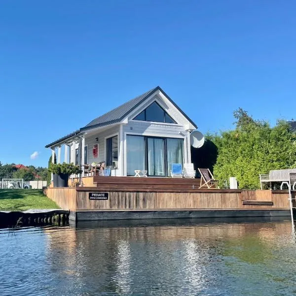Baltic Waterfront Yacht House, hotel ve Svinoústí