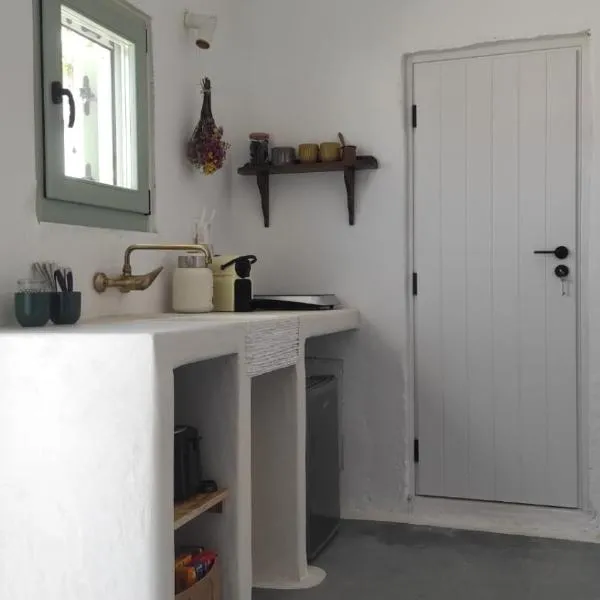 Salty Yard Holiday Home, hotel a Serifos Chora