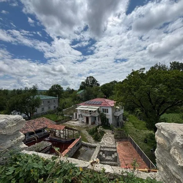 Etno Rekreacia Tabatadze, With Outdoor pool, Hotel in Shomakhetʼi