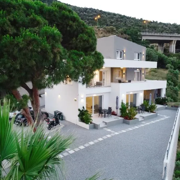 Aquarama Suites, hotel Iraklícában