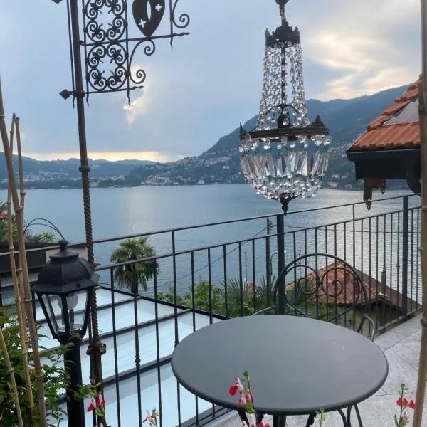 Romantic Room AL RIFUGIO DEI SOGNI terrazza con vista lago mozzafiato, hotel in Blevio