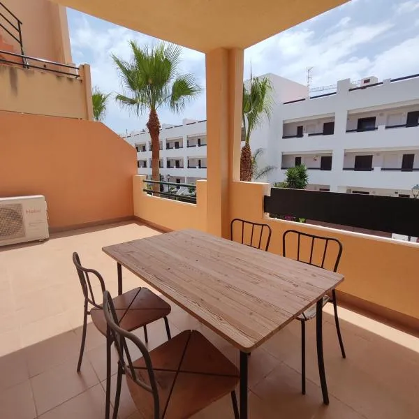 Apartamento Luminoso con terraza y parking privado - Vera Playa, khách sạn ở Playas de Vera