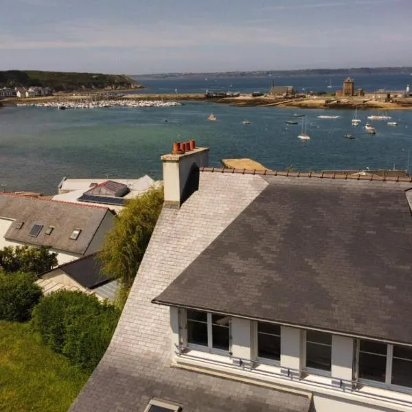 Vue mer plein Camaret 2 chambres, hotel in Camaret-sur-Mer