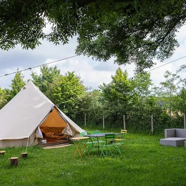 Nuit *é* Toilée à la Ferme du Petit Puyaume, hotel v destinaci Montravers