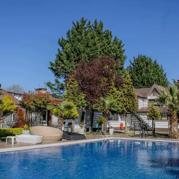 216 North Hotel, хотел в Ава