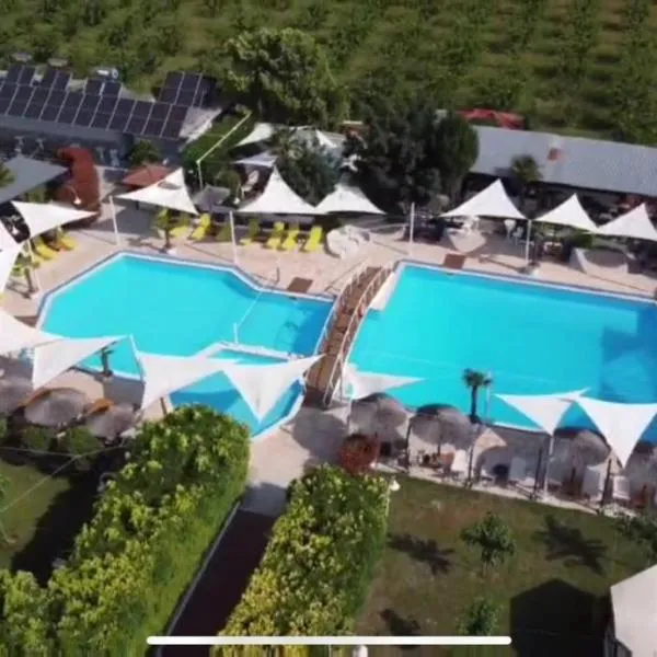 THE ROOMS, hotel v destinaci Kato Loutraki