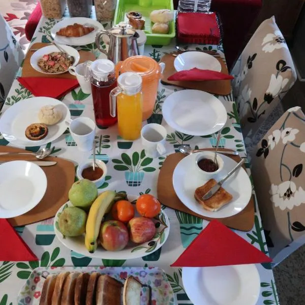Bed and breakfast EXCLUSIVE & Luxury Traditional Portuguese Farmhouse, hotel in Sinde