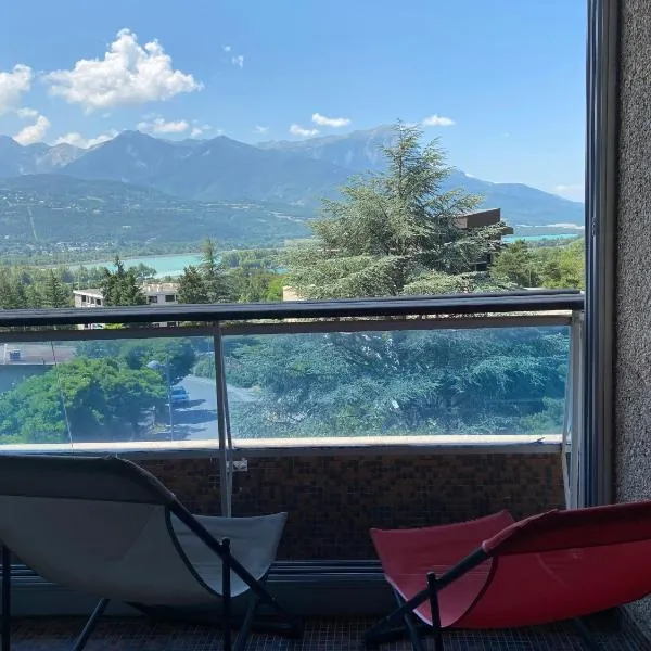 Appartement au plan d'eau - chez Laurence, hotel v destinaci Embrun