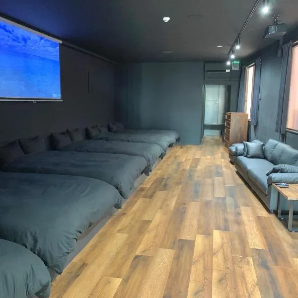 Black Penthouse Naha 最大12名宿泊可 118平米 国際通り沿い 牧志駅 徒歩5分, ξενοδοχείο στη Νάχα