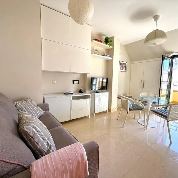 Sunny & cosy beach penthouse, khách sạn ở Fuengirola
