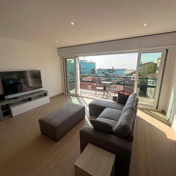 Mareblu 45 - Seaview Luxury Apartment, hotel in Caorle