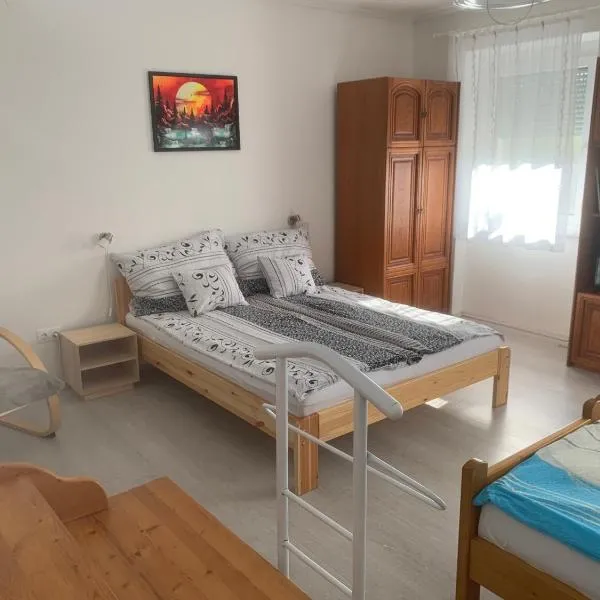 타폴차에 위치한 호텔 Fészek Apartmanház