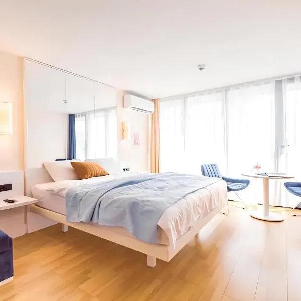 Orbi City aparthotel in Batumi with Sea view, hotel v destinaci Batumi