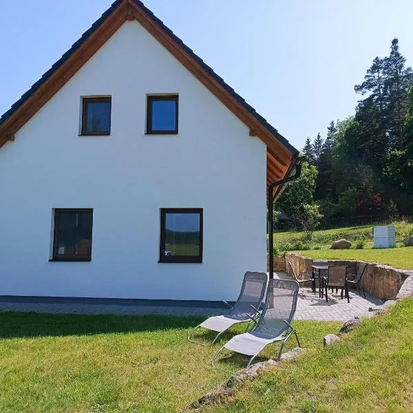 Klidná lokalita Na kraji lesa, celý dům s úschovnu kol, hotel a Nová Bystřice