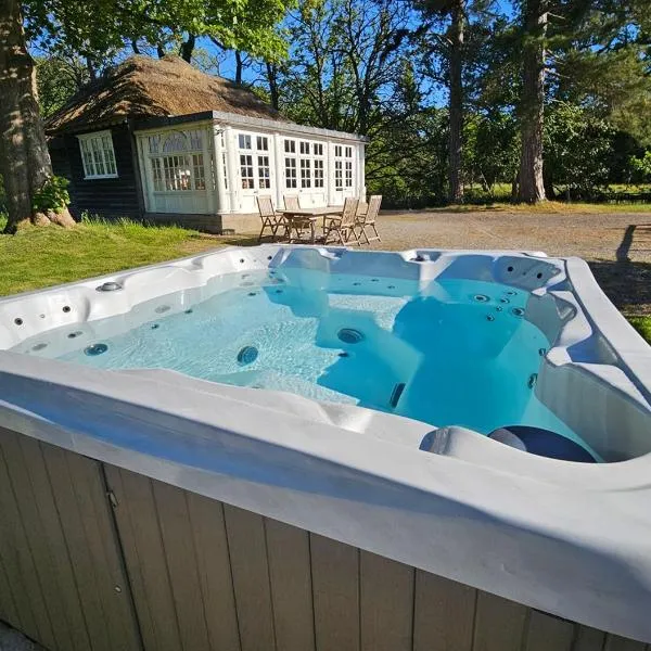 Thornton Manor - Holiday Cottages and Apartments, hotel v destinaci Heswall