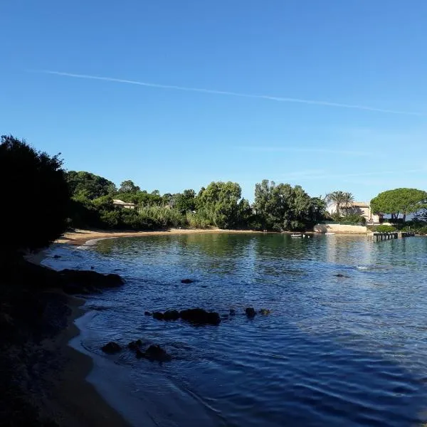 Maisonnette 2 minutes pied plage, hôtel à Grosseto-Prugna