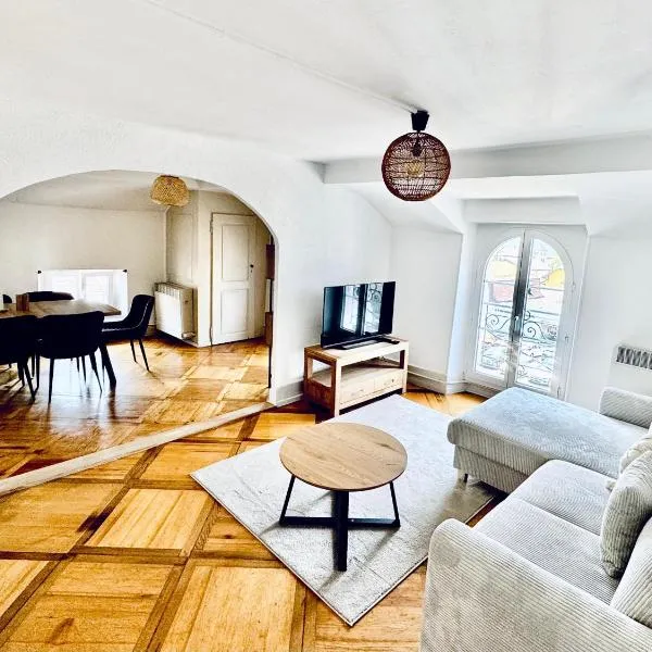 Historic House near Montreux, Leysin and Villars, hotel em Aigle