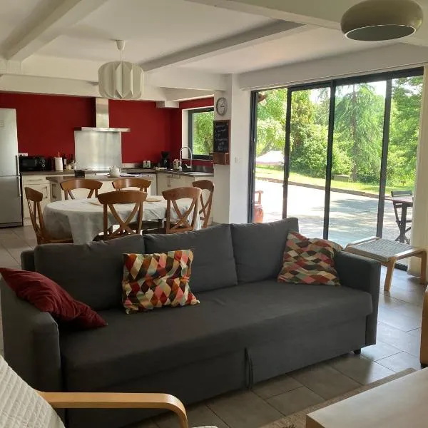Gîte calme et spacieux pour amoureux de la nature, hôtel à Le Longeron
