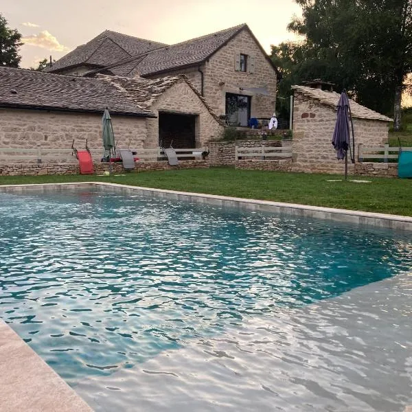 Domaine de Verteilhac Le Jardin de Clémence, 6 personnes piscine chauffée, hótel í Banassac