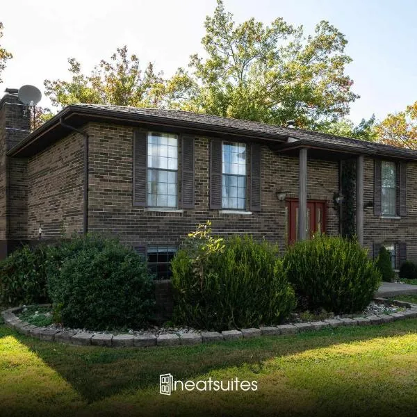 Spacious Family Cottage - Near the Ark, hotel in Williamstown