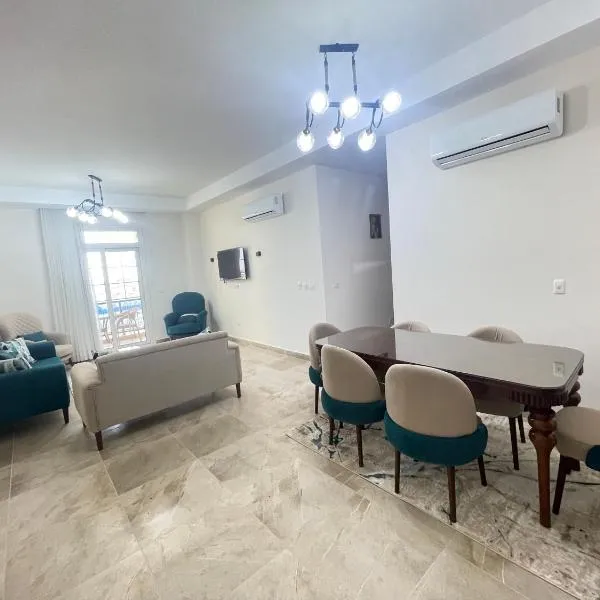 Grand Stylish Two bedrooms Apartment, hotel in El Alamein