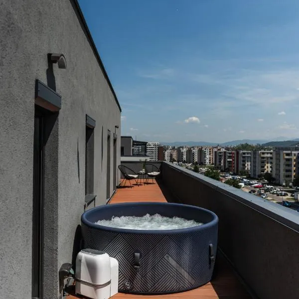 Skylark - Melbourne Penthouse with Jacuzzi & View, viešbutis Brašove