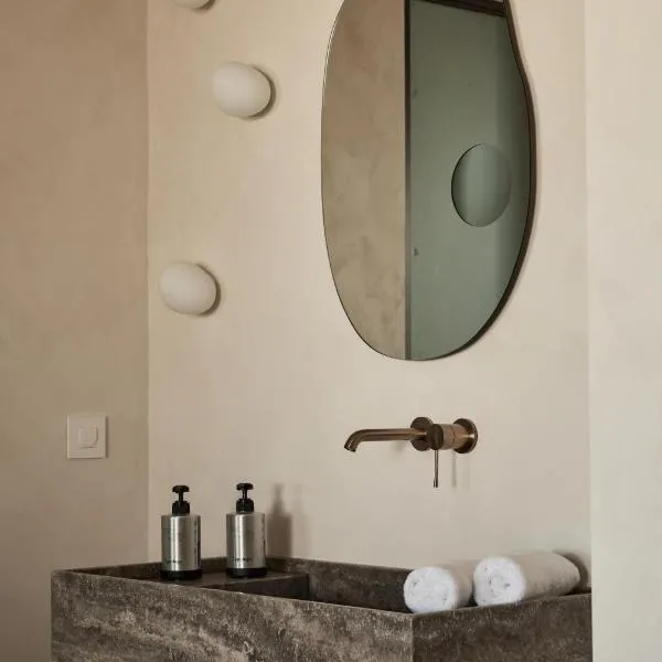 Uzenie All Suites Boutique Resort - Adults Only, hotel em Adelianos Kampos