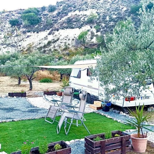 Olive Grove Mountain Caravan, hotel i Limnatis
