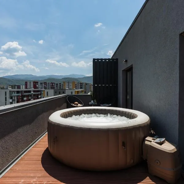 Skylark - Sydney Penthouse with Jacuzzi and Mountain View, ξενοδοχείο στο Μπρασόβ