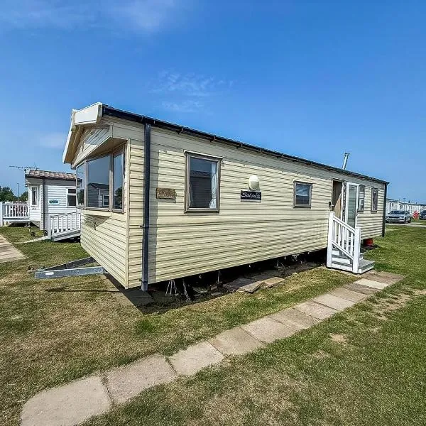 Lovely 6 Berth Caravan For Hire At Barmston Beach Holiday Park Ref 62062Hc, hotel v destinaci Lund