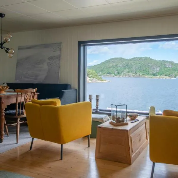 Sea View And Idyll In Charming Island Cabin, hotell sihtkohas Brevik