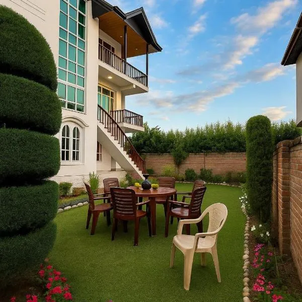 The Shesh Bagh Boutique - Garden Stay Near Dal Lake & Mughal Garden, hotel in Srinagar