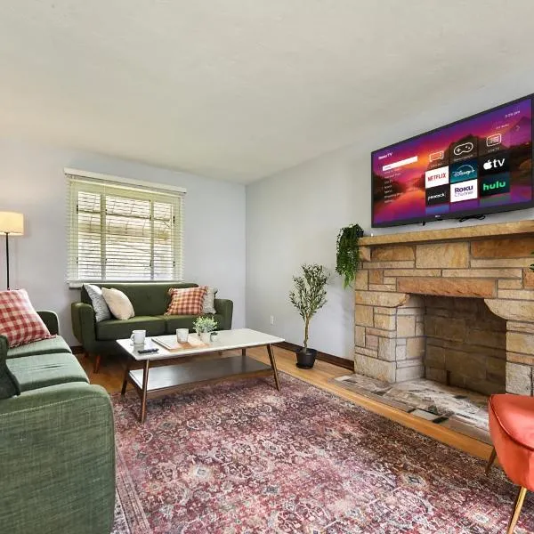 Cozy 3-bedroom family home - sleeps 8, great coffee, hotel em Pittsburgh