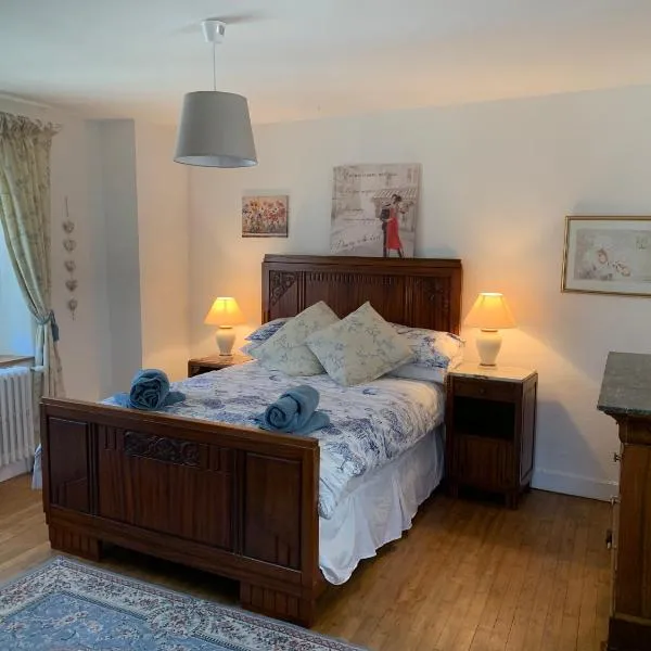 Thiat guest house, hotel en Thiat