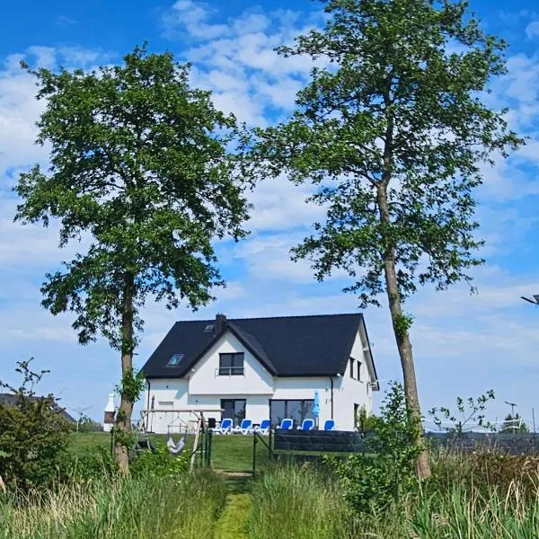 Villa Koprowo - mit direktem Seezugang, Sauna & Whirlpool, hotel u gradu 'Zastań'