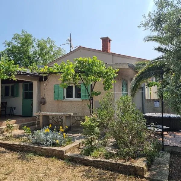 Hižica Pupo Apartment، فندق في ميدولين