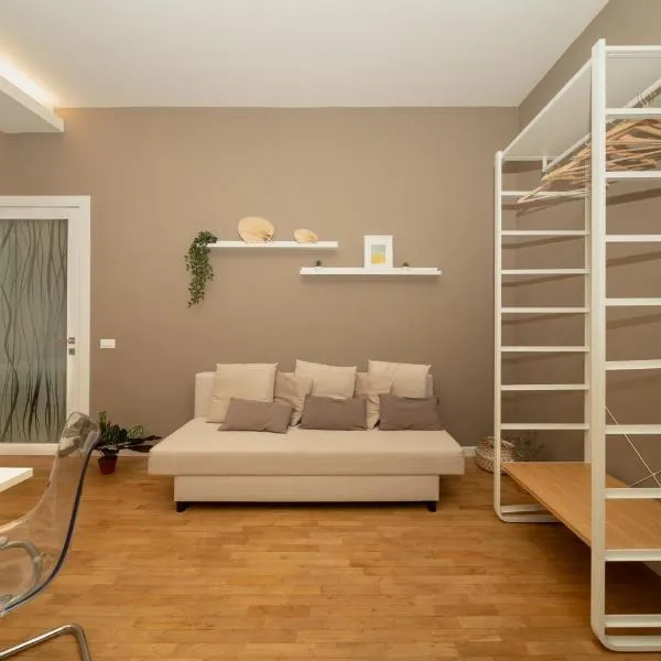 Battisti Flat, near station, hotel v destinaci Ferrara