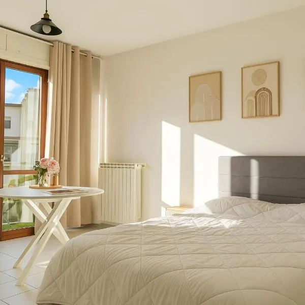 Lago Maggiore Rooms - Luino, hotel v destinaci Luino