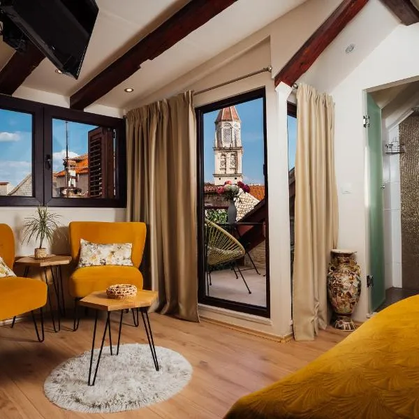 Old town Villa TROGIR STARS with free parking, hotel a Trogir
