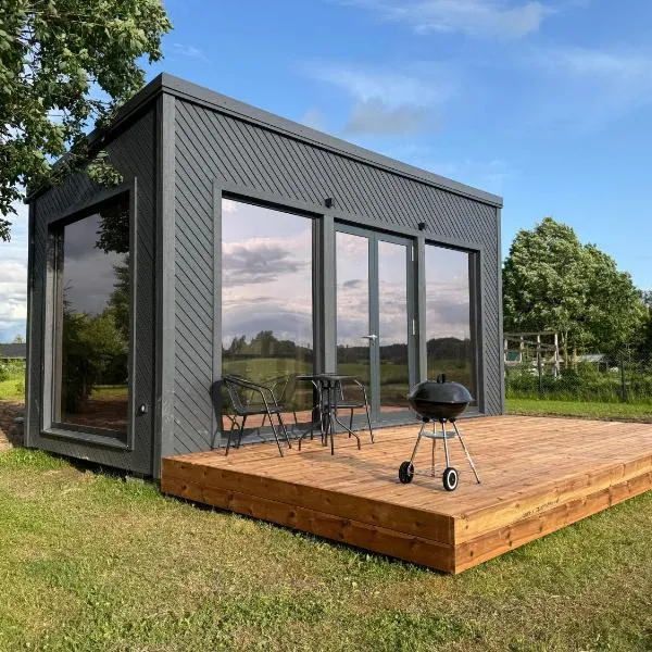 EstBerg Tartu Glasshouse with Sauna, hotel in Tartu