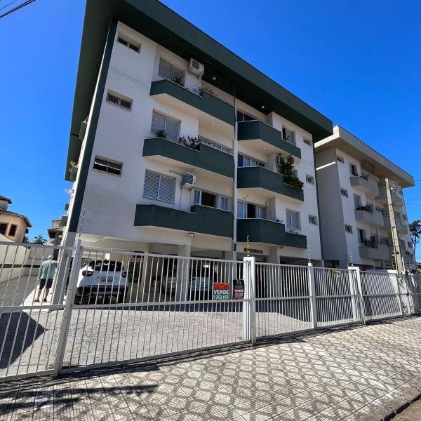 Apartamento 02 Dormitorios no Centro de Ubatuba com Ar-WIFI - 10 minutos da Orla do Cruzeiro