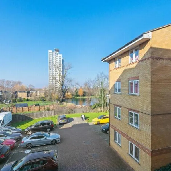 Modern 2BR Apartment - 25min to Central London, hotel en Londres